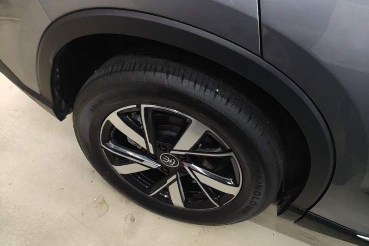 Used BYD Song Pro New Energy 2024 HONOR Edition DM-i 71KM Navigation Model Right Rear Wheel Hub