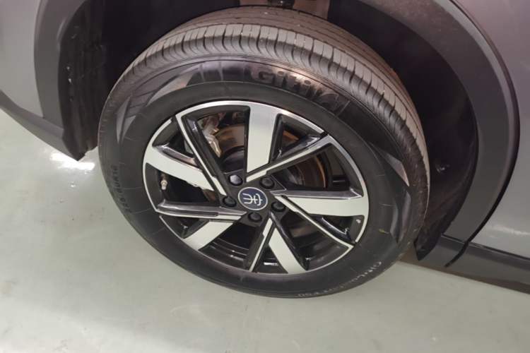 Used BYD Song Pro New Energy 2024 HONOR Edition DM-i 71KM Navigation Model Right Rear Wheel Hub