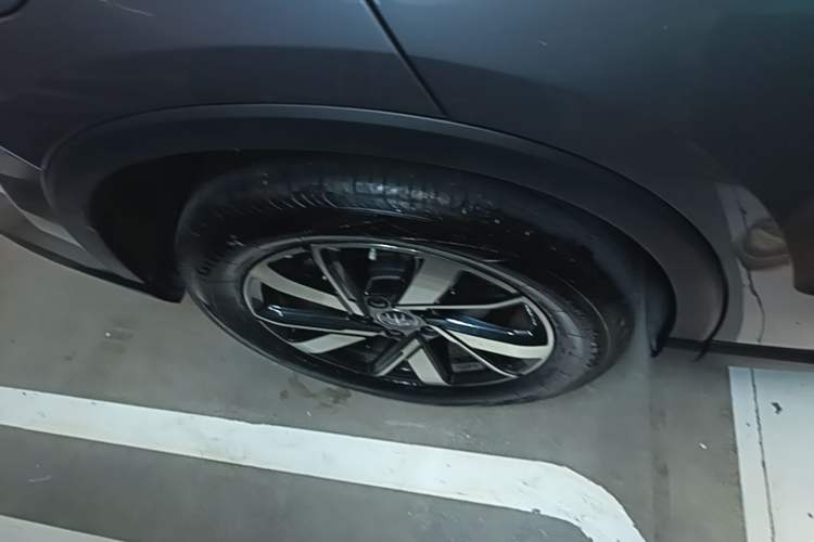 Used BYD Song Pro New Energy 2024 HONOR Edition DM-i 71KM Navigation Model Right Rear Wheel Hub