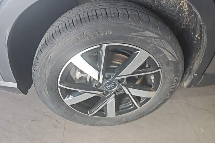 Used BYD Song Pro New Energy 2024 HONOR Edition DM-i 71KM Navigation Model Right Rear Wheel Hub