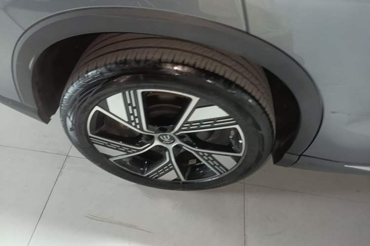 Used BYD Song Pro New Energy 2024 HONOR Edition DM-i 110KM Excellence Model Right Rear Wheel Hub