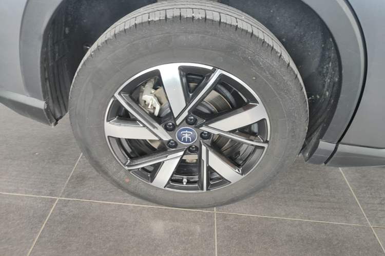 Used BYD Song Pro New Energy 2024 HONOR Edition DM-i 71KM Leading Model Right Rear Wheel Hub