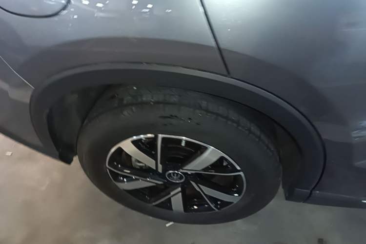 Used BYD Song Pro New Energy 2024 HONOR Edition DM-i 71KM Navigation Model Right Rear Wheel Hub