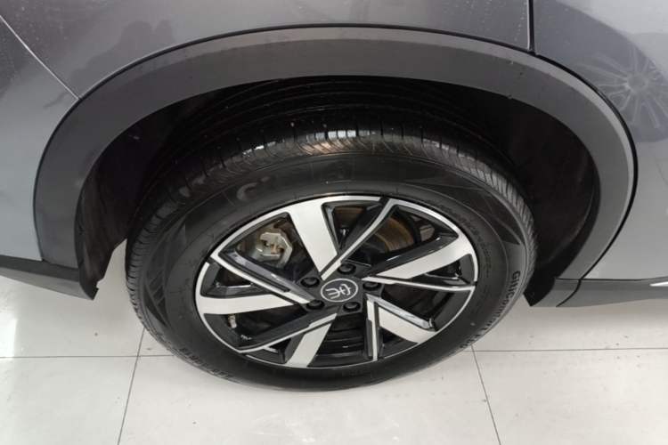 Used BYD Song Pro New Energy 2024 HONOR Edition DM-i 71KM Navigation Model Right Rear Wheel Hub