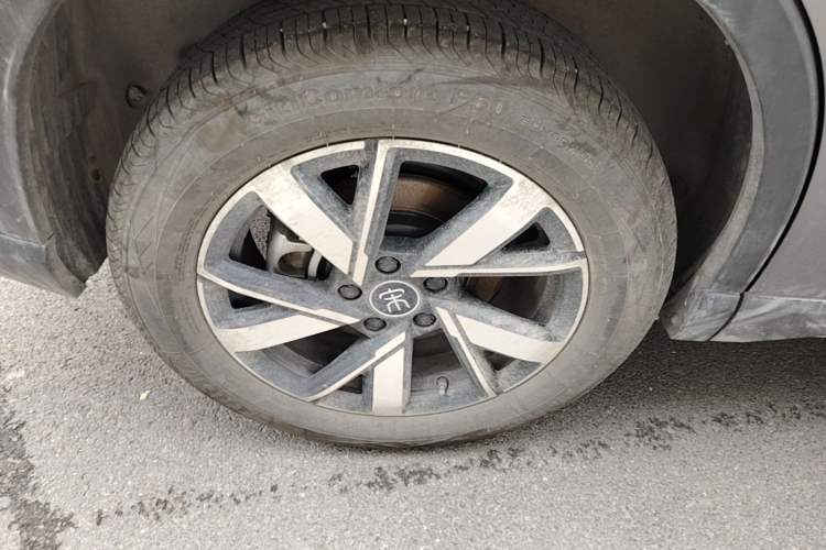 Used BYD Song Pro New Energy 2024 HONOR Edition DM-i 71KM Navigation Model Right Rear Wheel Hub