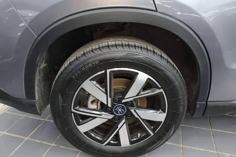 Used BYD Song Pro New Energy 2024 HONOR Edition DM-i 71KM Navigation Model Right Rear Wheel Hub