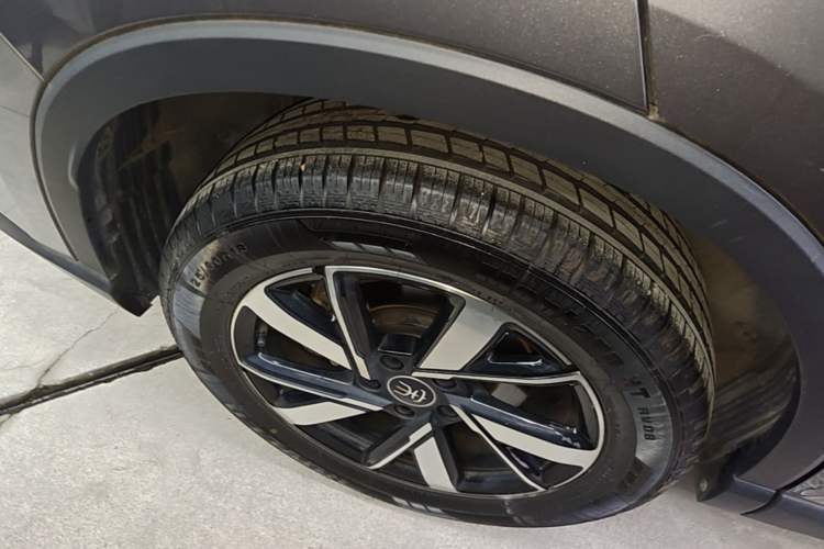 Used BYD Song Pro New Energy 2024 HONOR Edition DM-i 71KM Navigation Model Right Rear Wheel Hub