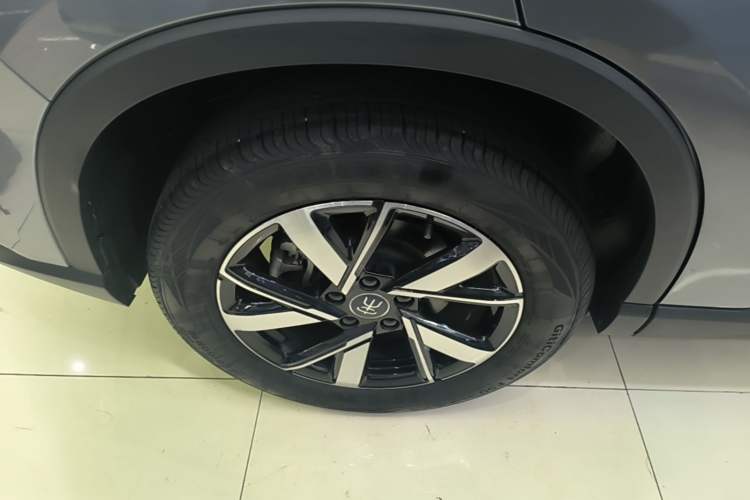 Used BYD Song Pro New Energy 2024 HONOR Edition DM-i 71KM Navigation Model Right Rear Wheel Hub