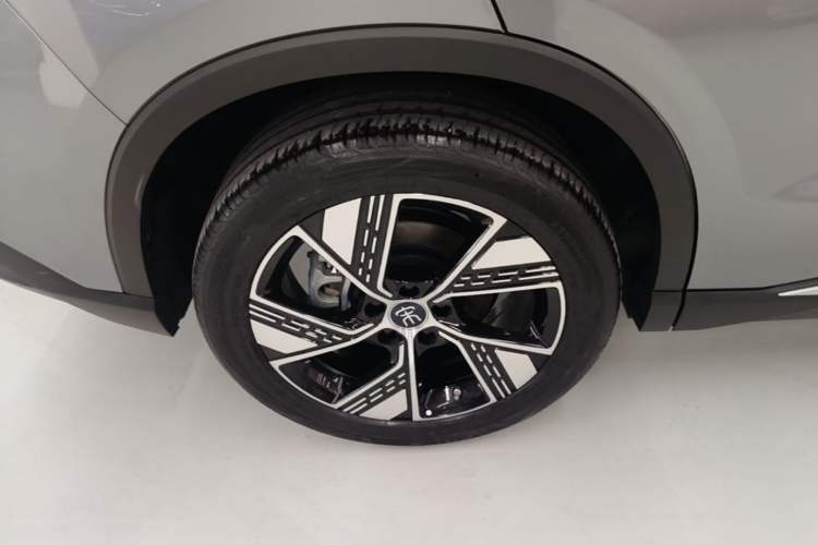 Used BYD Song Pro New Energy 2024 HONOR Edition DM-i 110KM Excellence Model Right Rear Wheel Hub
