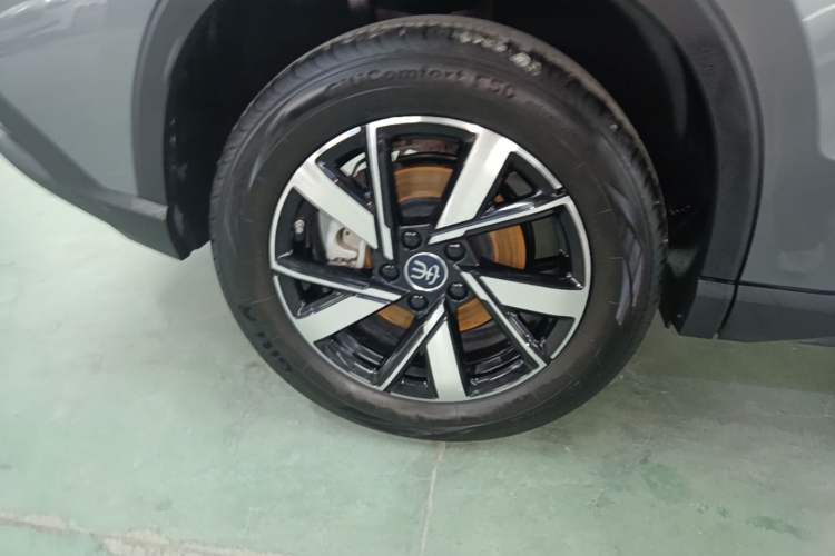 Used BYD Song Pro New Energy 2024 HONOR Edition DM-i 71KM Navigation Model Right Rear Wheel Hub