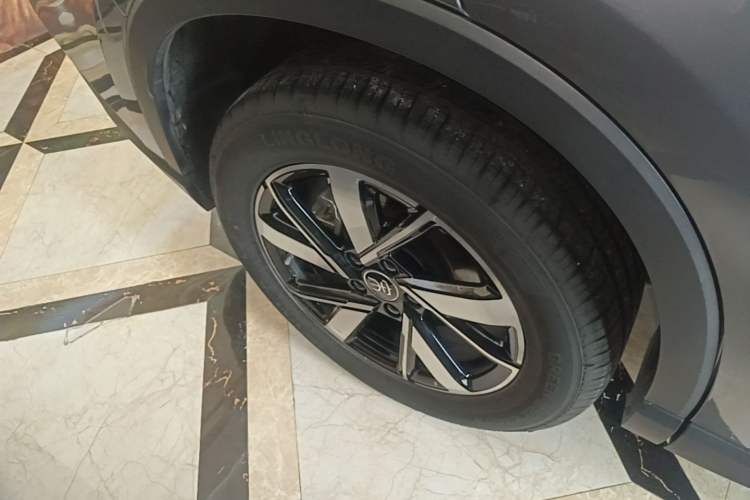Used BYD Song Pro New Energy 2024 HONOR Edition DM-i 110KM Beyond Model Right Rear Wheel Hub