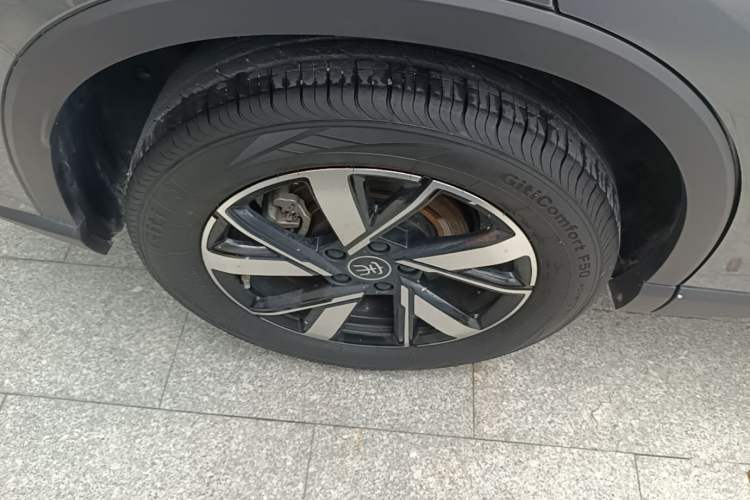 Used BYD Song Pro New Energy 2024 HONOR Edition DM-i 71KM Navigation Model Right Rear Wheel Hub