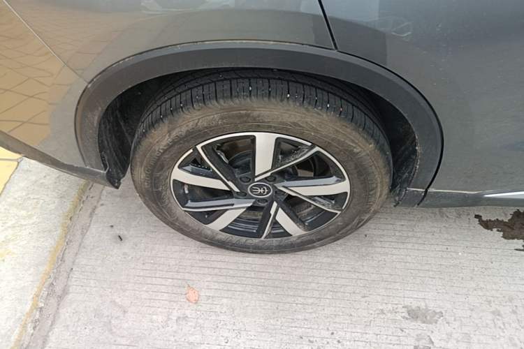 Used BYD Song Pro New Energy 2024 HONOR Edition DM-i 71KM Navigation Model Right Rear Wheel Hub