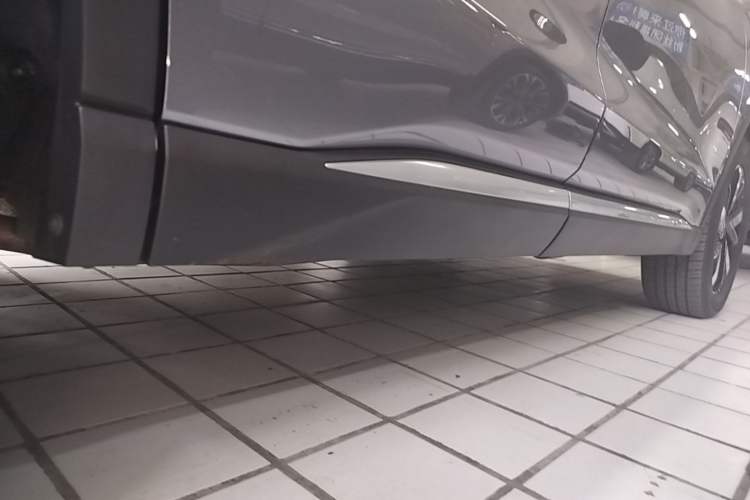 Used BYD Song Pro New Energy 2024 HONOR Edition DM-i 71KM Leading Model Right Side Sill