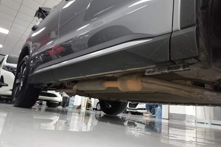 Used BYD Song Pro New Energy 2024 HONOR Edition DM-i 71KM Navigation Model Right Side Sill