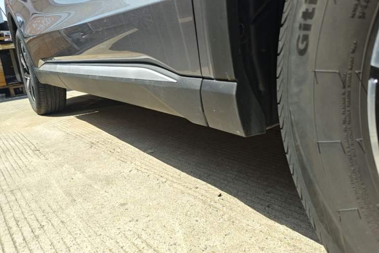 Used BYD Song Pro New Energy 2024 HONOR Edition DM-i 71KM Navigation Model Right Side Sill