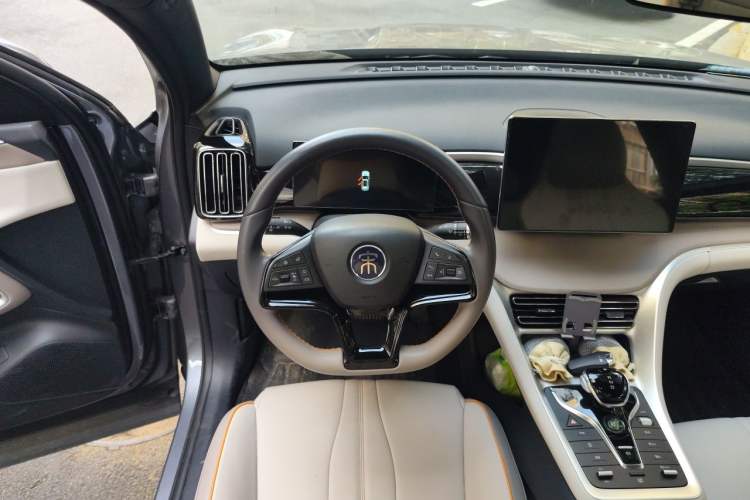 Used BYD Song Pro New Energy 2024 HONOR Edition DM-i 71KM Beyond Model Steering Wheel