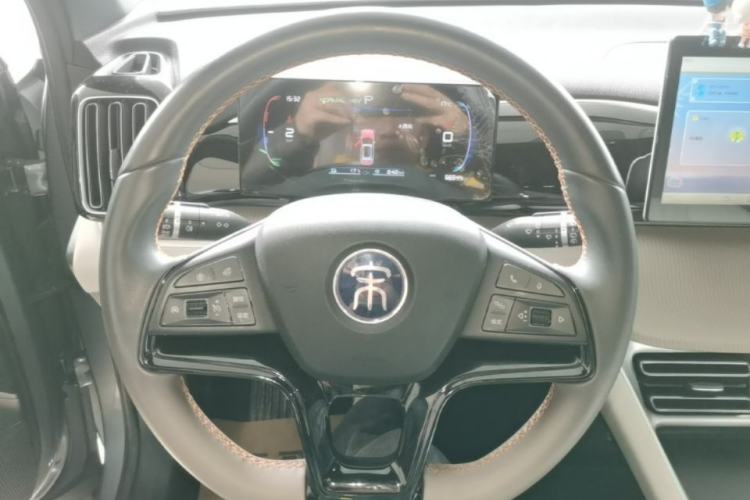 Used BYD Song Pro New Energy 2024 HONOR Edition DM-i 71KM Navigation Model Steering Wheel