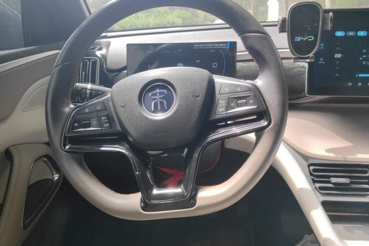 Used BYD Song Pro New Energy 2024 HONOR Edition DM-i 71KM Navigation Model Steering Wheel