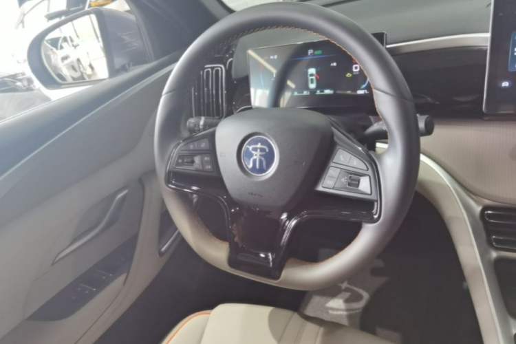 Used BYD Song Pro New Energy 2024 HONOR Edition DM-i 71KM Navigation Model Steering Wheel