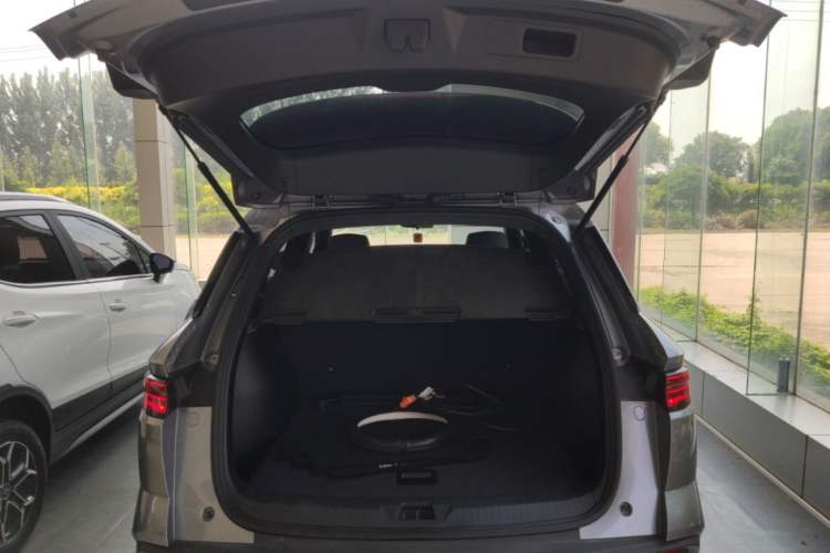 Used BYD Song Pro New Energy 2024 HONOR Edition DM-i 71KM Navigation Model Trunk