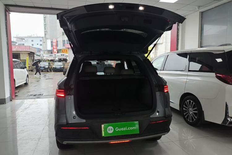 Used BYD Song Pro New Energy 2024 HONOR Edition DM-i 71KM Navigation Model Trunk