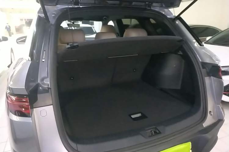 Used BYD Song Pro New Energy 2024 HONOR Edition DM-i 71KM Navigation Model Trunk