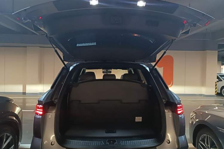 Used BYD Song Pro New Energy 2024 HONOR Edition DM-i 71KM Navigation Model Trunk