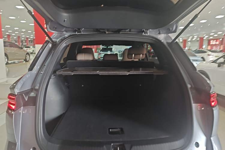 Used BYD Song Pro New Energy 2024 HONOR Edition DM-i 71KM Navigation Model Trunk