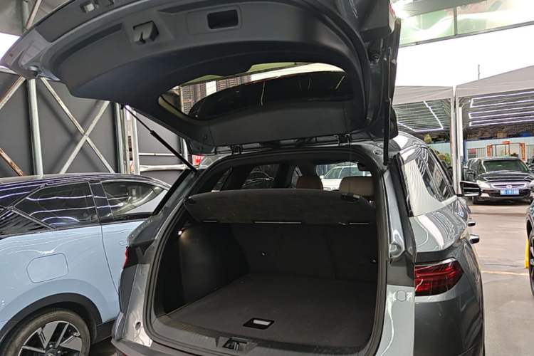 Used BYD Song Pro New Energy 2024 HONOR Edition DM-i 71KM Navigation Model Trunk
