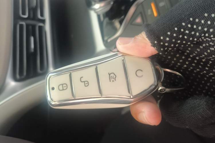 Used BYD Song Pro New Energy 2024 HONOR Edition DM-i 71KM Navigation Model Vehicle Key