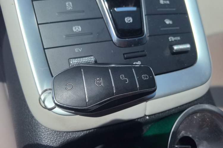 Used BYD Song Pro New Energy 2024 HONOR Edition DM-i 71KM Leading Model Vehicle Key