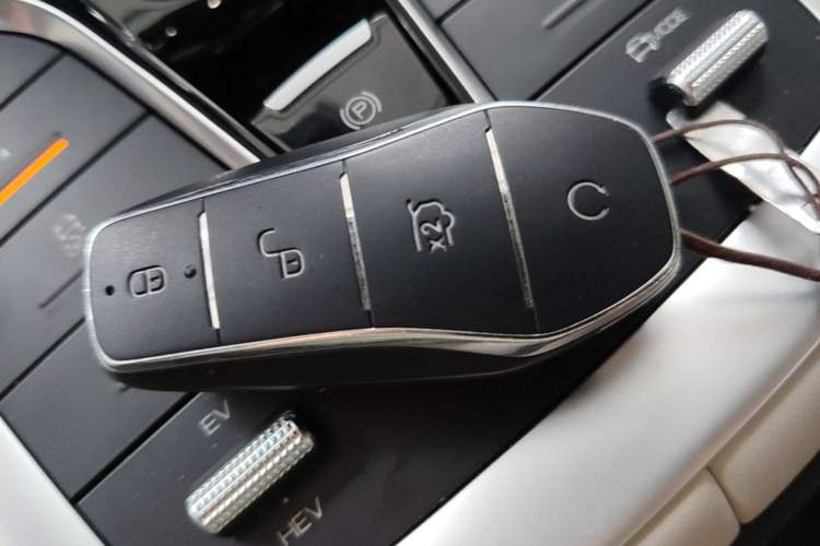 Used BYD Song Pro New Energy 2024 HONOR Edition DM-i 110KM Beyond Model Vehicle Key