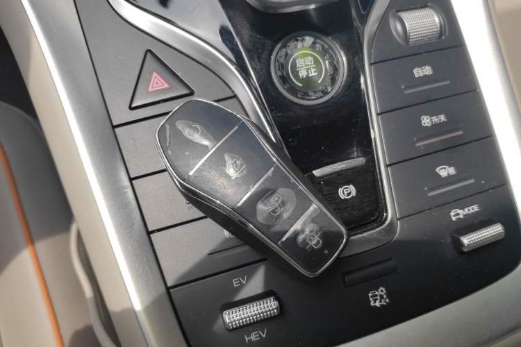Used BYD Song Pro New Energy 2024 HONOR Edition DM-i 71KM Navigation Model Vehicle Key