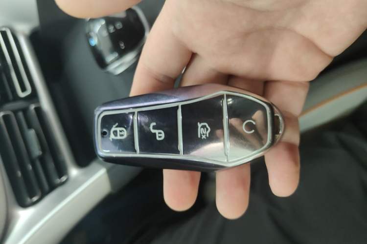 Used BYD Song Pro New Energy 2024 HONOR Edition DM-i 71KM Navigation Model Vehicle Key