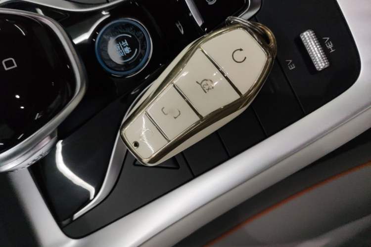 Used BYD Song Pro New Energy 2024 HONOR Edition DM-i 71KM Navigation Model Vehicle Key