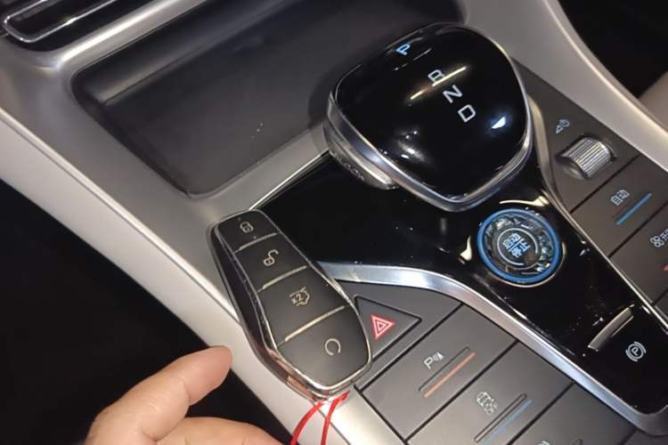 Used BYD Song Pro New Energy 2024 HONOR Edition DM-i 71KM Navigation Model Vehicle Key