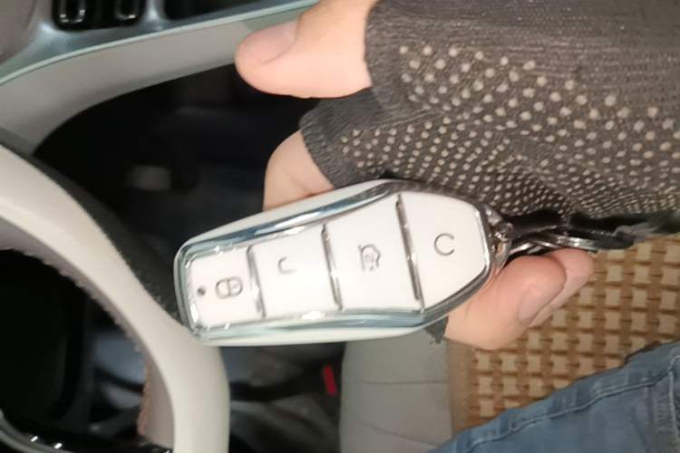Used BYD Song Pro New Energy 2024 HONOR Edition DM-i 71KM Navigation Model Vehicle Key