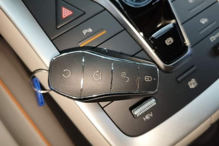 Used BYD Song Pro New Energy 2024 HONOR Edition DM-i 71KM Navigation Model Vehicle Key