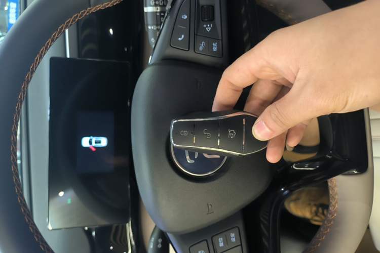 Used BYD Song Pro New Energy 2024 HONOR Edition DM-i 71KM Navigation Model Vehicle Key