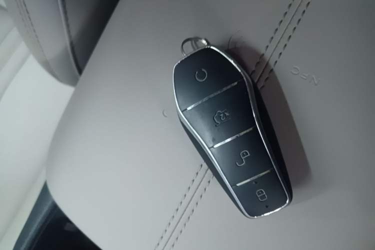 Used BYD Song Pro New Energy 2024 HONOR Edition DM-i 71KM Navigation Model Vehicle Key