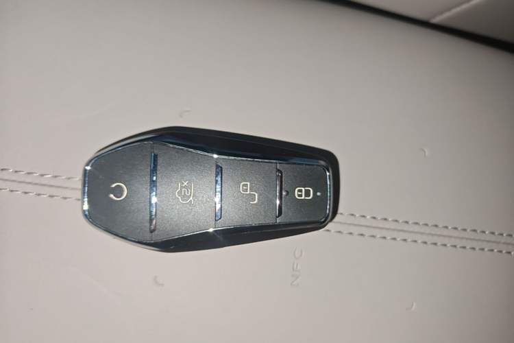 Used BYD Song Pro New Energy 2024 HONOR Edition DM-i 71KM Navigation Model Vehicle Key