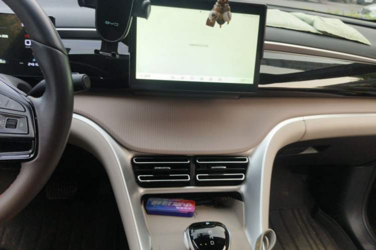 Used BYD Song Pro New Energy 2024 HONOR Edition DM-i 71KM Navigation Model Audio And AC Panel