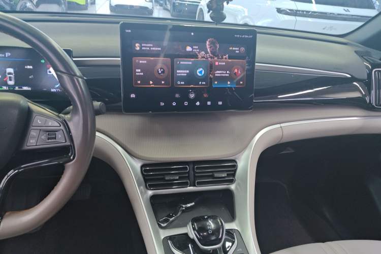 Used BYD Song Pro New Energy 2024 HONOR Edition DM-i 71KM Beyond Model Audio And AC Panel