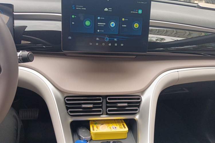 Used BYD Song Pro New Energy 2024 HONOR Edition DM-i 71KM Navigation Model Audio And AC Panel