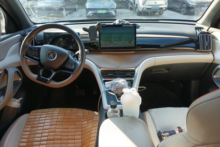 Used BYD Song Pro New Energy 2024 HONOR Edition DM-i 71KM Navigation Model Center Console