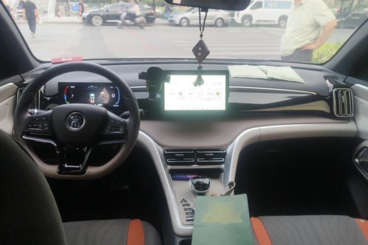 Used BYD Song Pro New Energy 2024 HONOR Edition DM-i 71KM Navigation Model Center Console