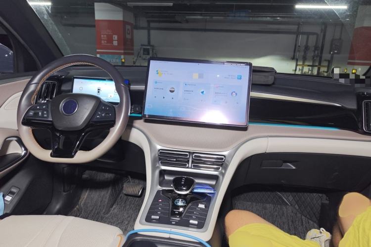 Used BYD Song Pro New Energy 2024 HONOR Edition DM-i 110KM Excellence Model Center Console