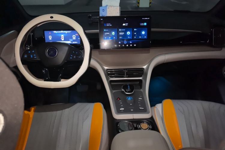 Used BYD Song Pro New Energy 2024 HONOR Edition DM-i 110KM Beyond Model Center Console
