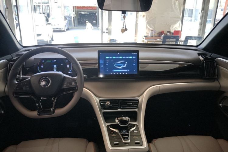 Used BYD Song Pro New Energy 2024 HONOR Edition DM-i 71KM Navigation Model Center Console